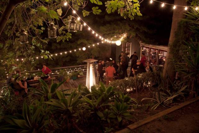 Death Salon Soiree locale. Photo by Elli Papayanopoulos www.ellilaurenphotography.com